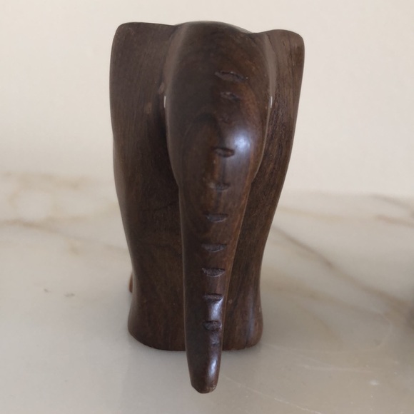 Two Vintage Hand-carved Wood Elephants from Ghana - Picture 9 of 10